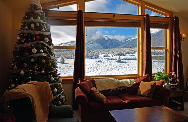 Relaxing Sierra Sunrise Family Getaway w/EV Level 2 Charger - 4 bdrm 3 1/2 bath