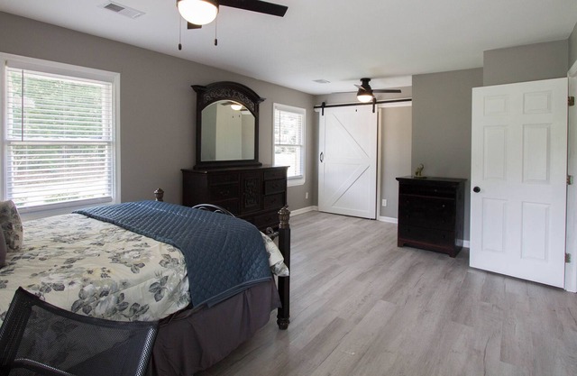 Remodeled family home, 5 minutes away from the park!