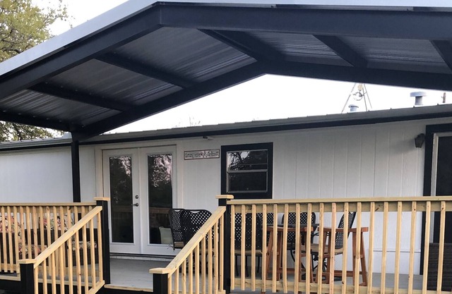 Remodeled family place on 5 acres, large deck w TV