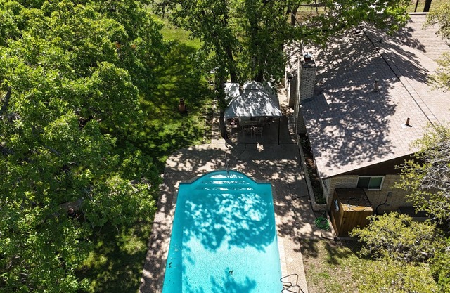 Remodeled hill country house, pool, 1.25 fenced acres Fiesta Texas - Sea World