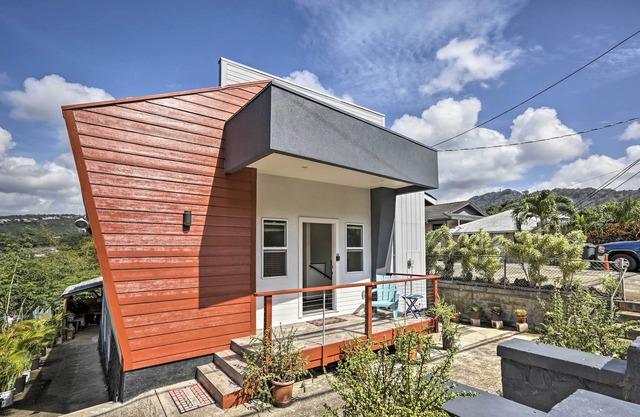 Remodeled Honolulu Apartment w/Courtyard Downtown