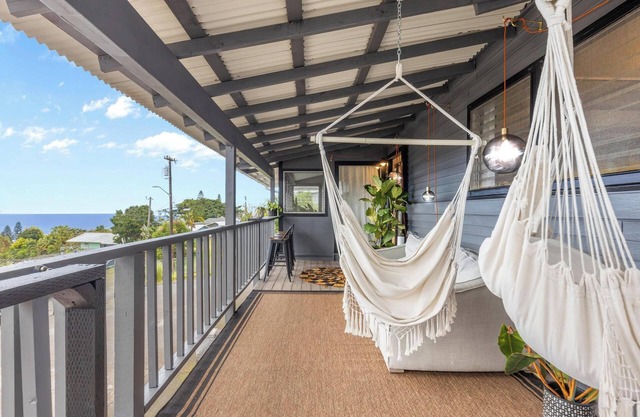 Remodeled Kona Home w/Panoramic Ocean Views & Vibrant Sunsets