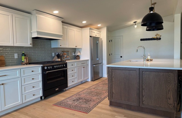 Remodeled Lake Retreat: Putting Green & Game Room+Bar! Forever Wild Views