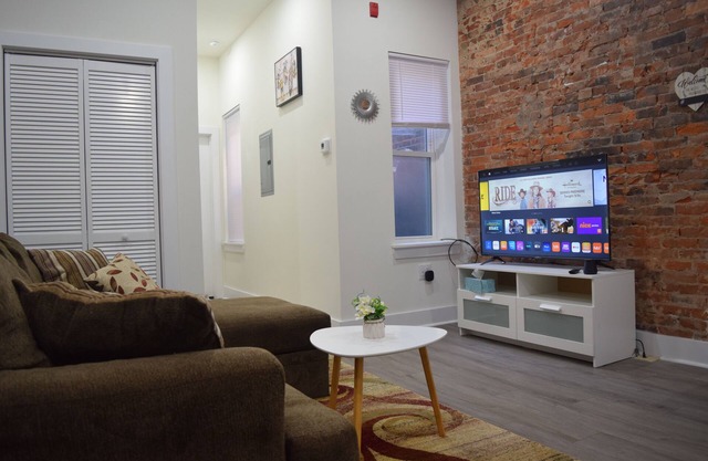 Remodeled Modern Rustic Unit with Roof Deck close to center city,