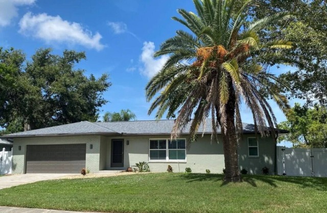 Remodeled Pool Home in NW Bradenton - Just 5 miles to Anna Maria Island!