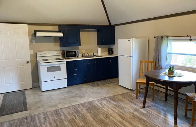 Remodeled studio apartment half a block away from historical downtown Farmington