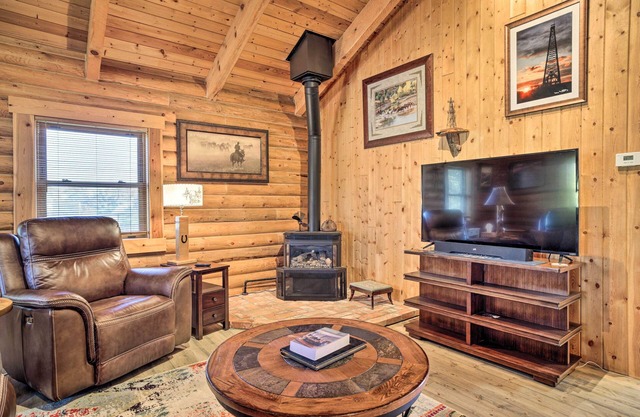 Remote Cabin w/Gas Stove < 7 Mi to Town!