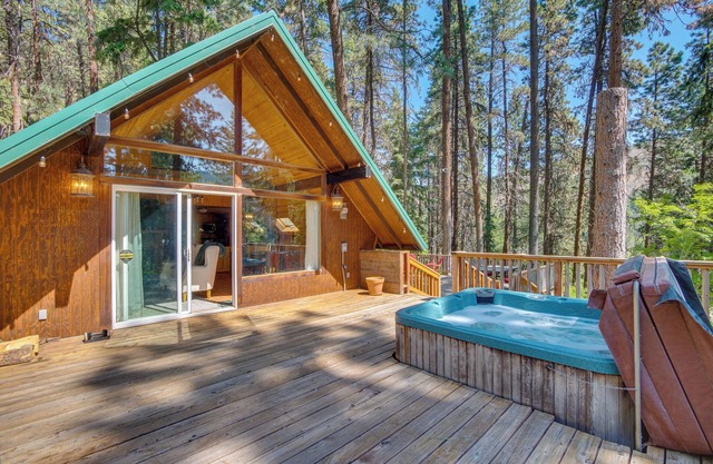 Remote Escape: Peaceful Cabin Near Naches River