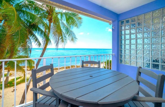Renovated 2 Bdr Beachfront Condo w/Pool + Tennis