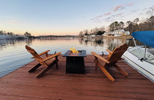 Renovated 2-bedroom farm-style house on Lake Murray. Bring Your Fishing Rod