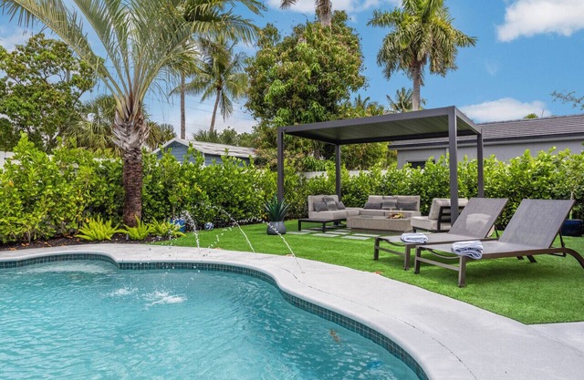 Renovated 3BR/2BA Luxury Home w/Gym & Heated Pool