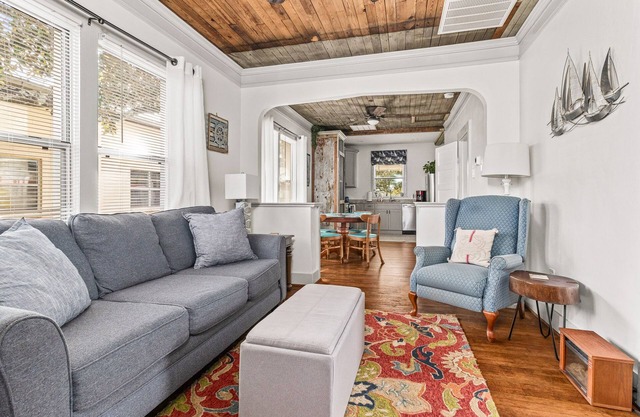 Renovated Bungalow near Downtown Pensacola with King Bed!