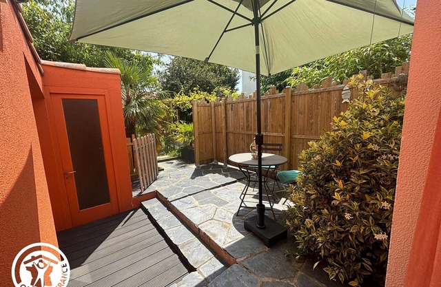 Renovated cottage near beach, city center and bike paths with private terrace