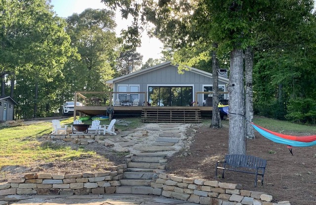 Renovated Cabin on 300 ft Waterfront (Pet Friendly)