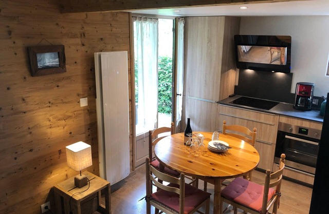 Renovated Chalet near Golf & City Center with Garden, Parking, Free Shuttle to Pra-Loup