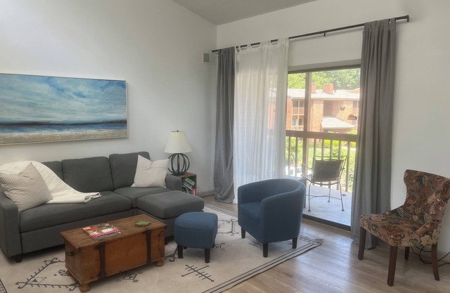 Renovated Condo with Pool, Park and Peaceful Setting
