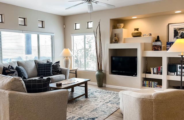 Renovated condo with updated floors, pool, hot tub & mountain views