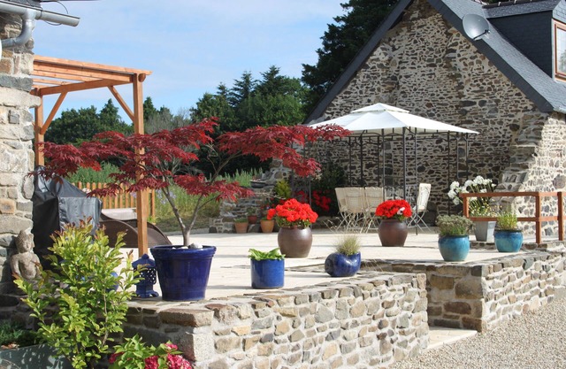 Renovated Cottage on Small Farm.