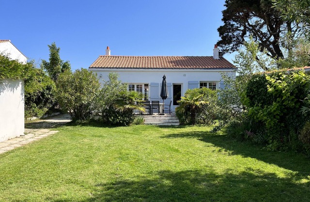 Renovated 3-star house of 60 m2 with large enclosed garden (pets welcome).