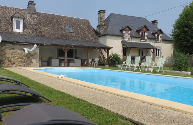Renovated Gites for 14 people with heated swimming pool 10mx5m