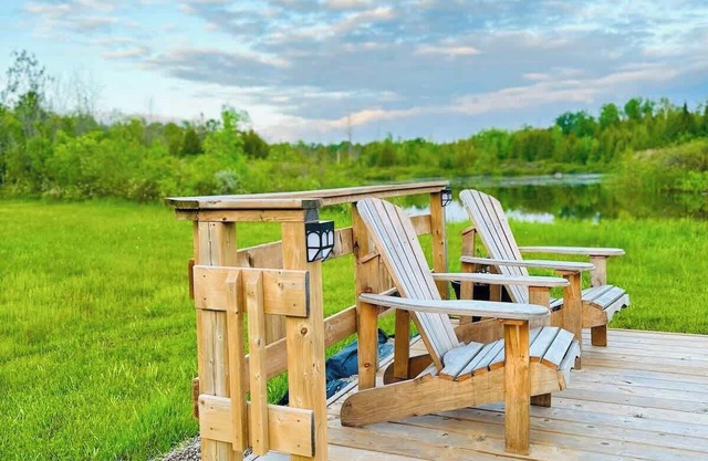 Renovated Glamping RV Near Tobermory & Grotto