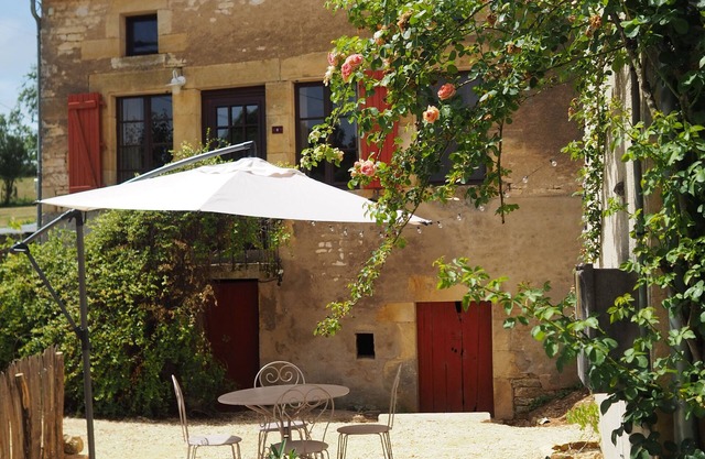 Renovated historic farmhouse - cozy terrace, many excursion destinations