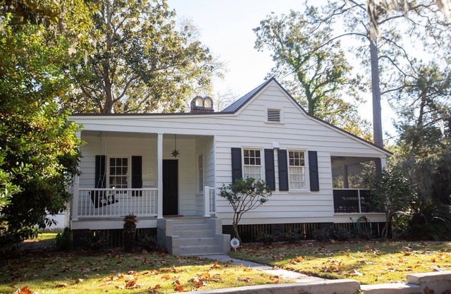 Renovated historic cottage in downtown Beaufort, SC