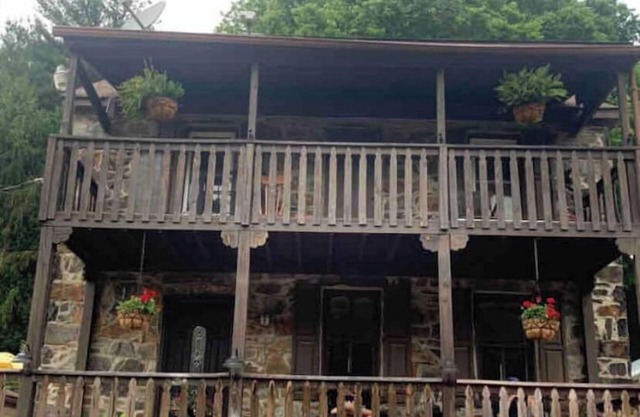 Renovated historic stone house very close to the Potomac River