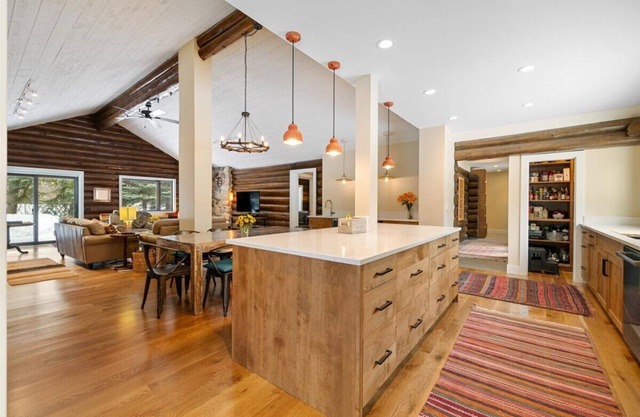 Renovated log home. Private setting close to skiing, National Parks and Jackson