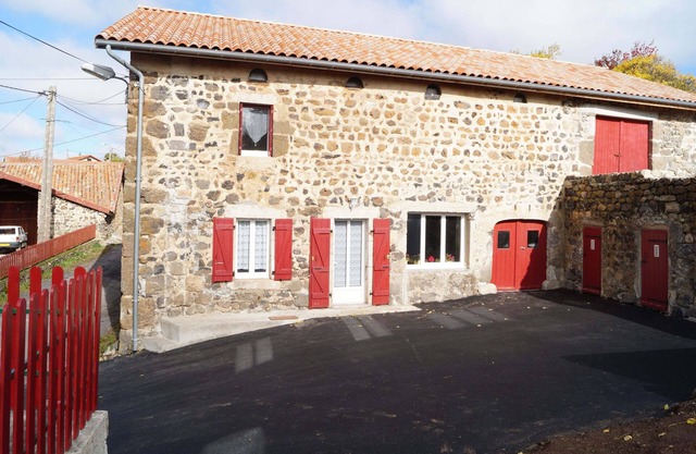 Renovated rural house in VILLEVERTE *