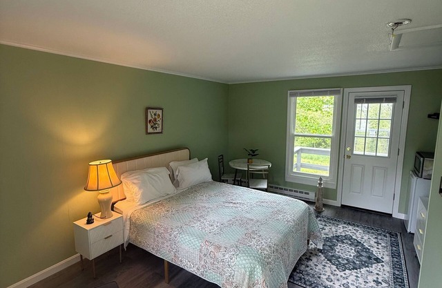 Renovated The Driftwood Cabin at White Anchor Inn