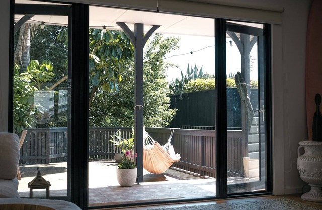 Renovated Treetop Cottage only 5 minutes from Merewether Beach