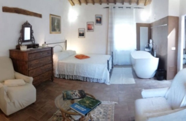 Renovated Tuscan-style country house