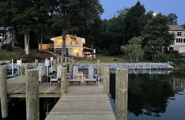 Renovated, Waterfront, Large Private Deep Water Dock, Cowboy Pool, Fire Pit