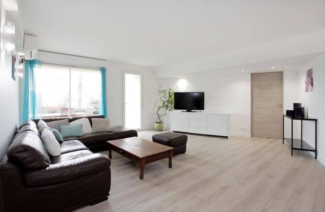 rent independent apartment in villa