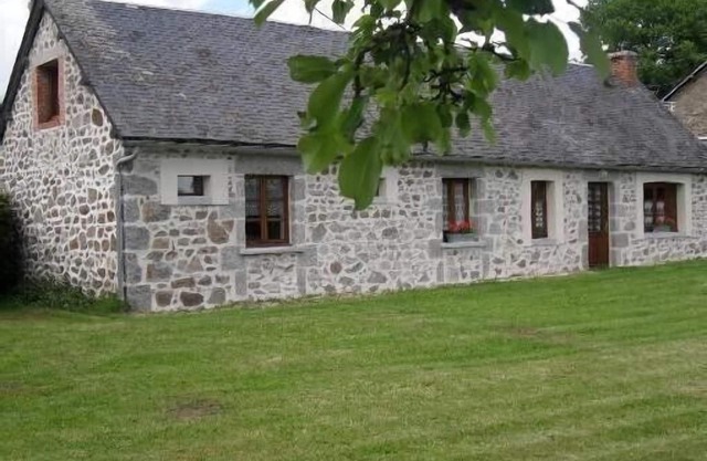 Rental Cottage St Merd La Breuille - Country House.