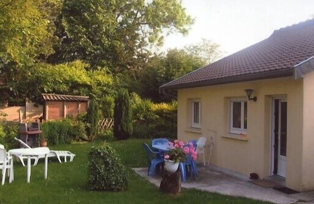 Rental: furnished, in green and quiet setting, perfectly convenient for families