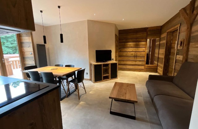 Rental of 12 gîtes and 1 chalet that can accommodate 2 to 10 people.