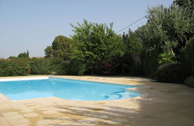 Rental with swimming pool, near Baux de Provence, in the Alpilles natural park