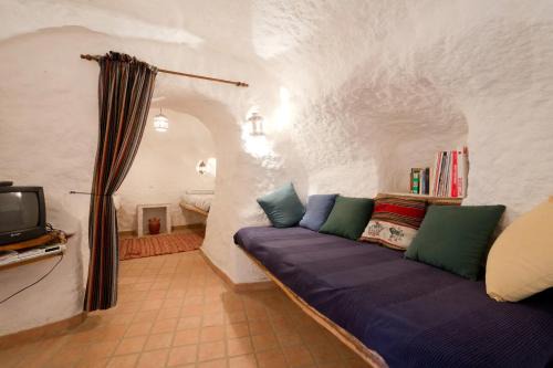 RentitSpain Cueva Oliva, una acogedora cueva y soleado jardín