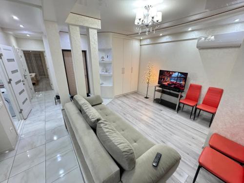 RentNow Family Large Apartament near Airport