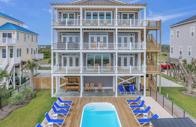 "Rescued by the Sea": 9 bedroom Oceanfront Newly Built Luxury House with Pool