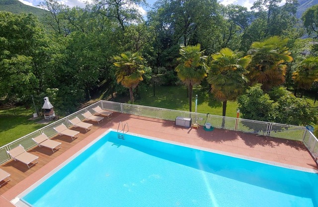 Residence Pratosaiano Orange/Green