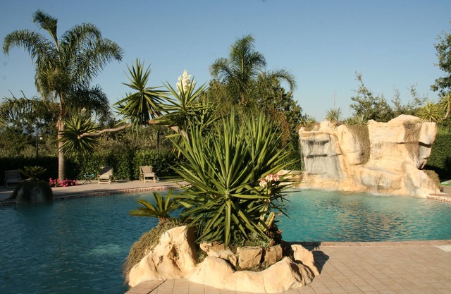 Resindence Villarosi with swimming pool between vineyards and relaxation