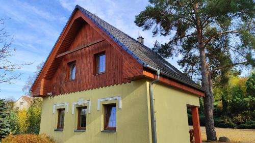 Resort Koloděje-žlutý dům