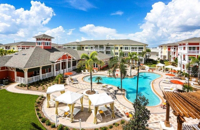 Resort Style 2 Bedroom 2 bath in South Tampa with crisp decor.