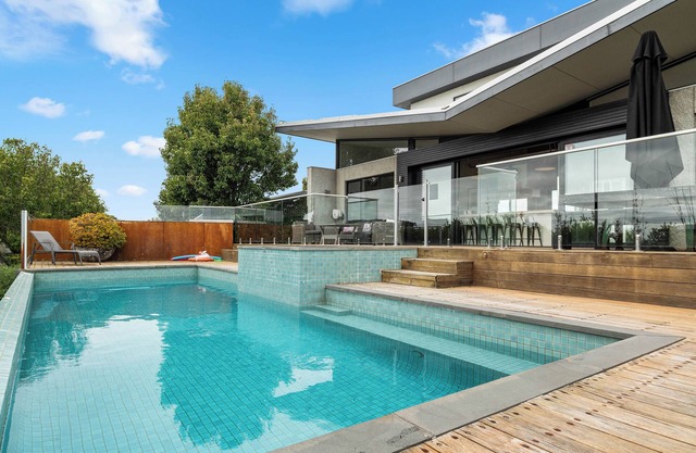 Resthaven by Ready Set Stay- Solar heated pool & Pet friendly