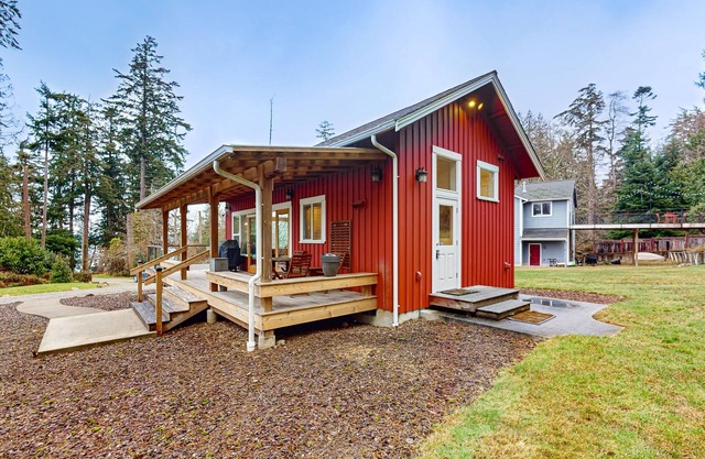Restorative tiny home with amazing outdoor space, central location, and free Wif