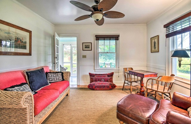 Restored 1920's Cottage on 1 Acre w/Fire Pit