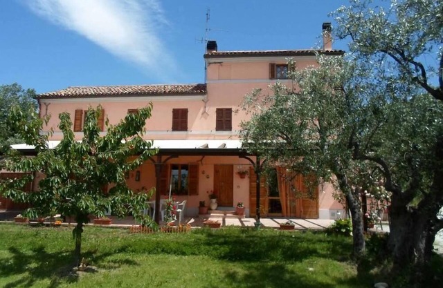 Restored farmhouse with porch and garden, 4 km from the beach